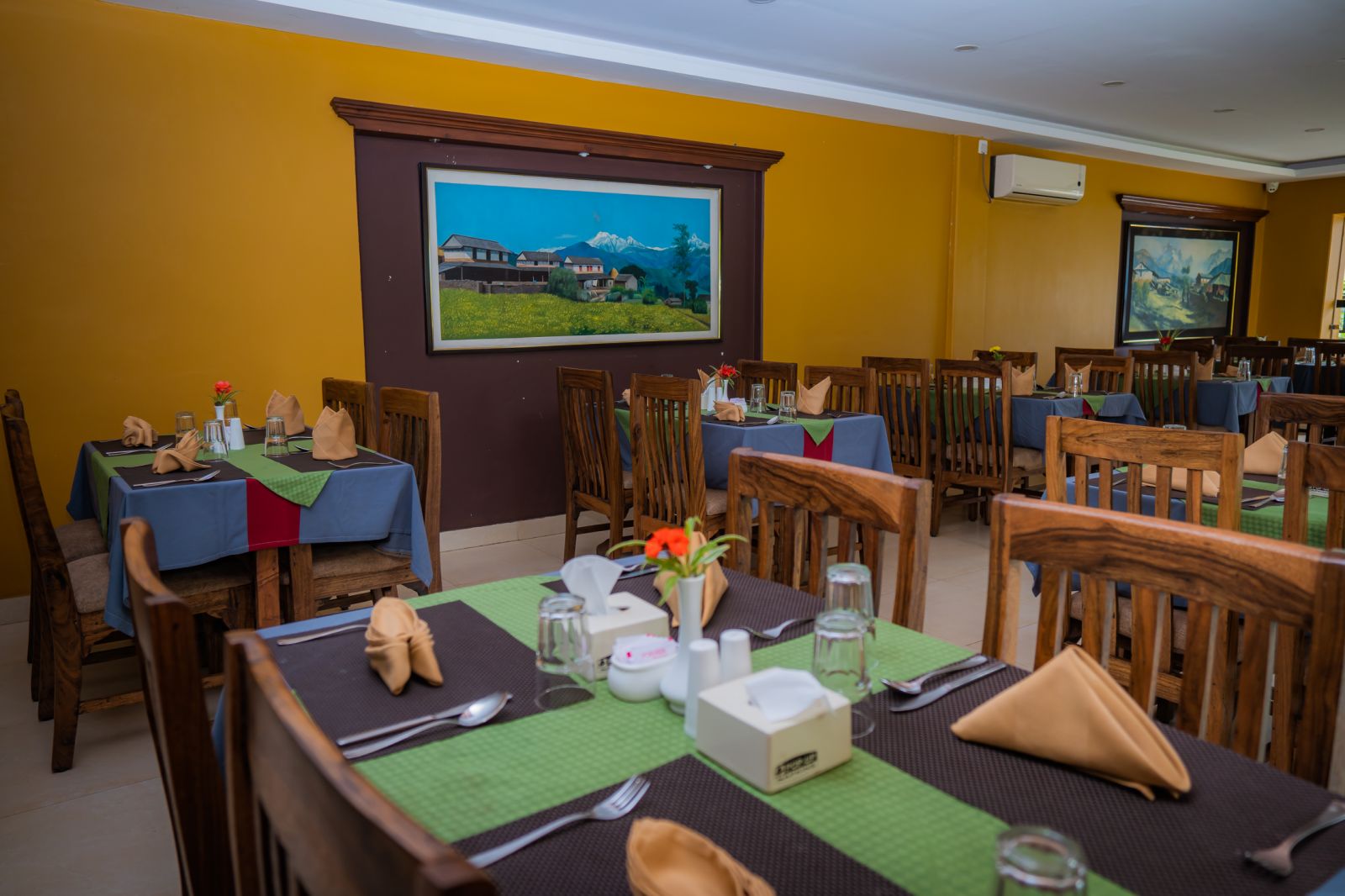 Hotel Crown Himalayas Main Restaurant